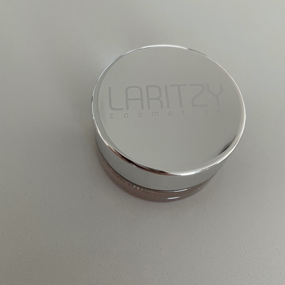 NEW LARITZY COSMETICS DEW POT IN COLOR “FINE” - Picture 2 of 2